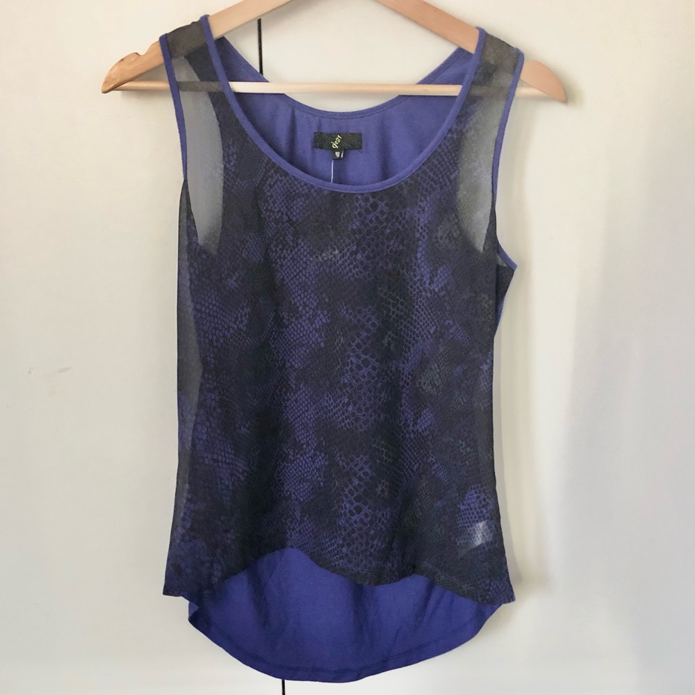 Blue Mesh Tank Top With a Pattern
